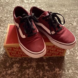 SOLD // Maroon vans 🛹